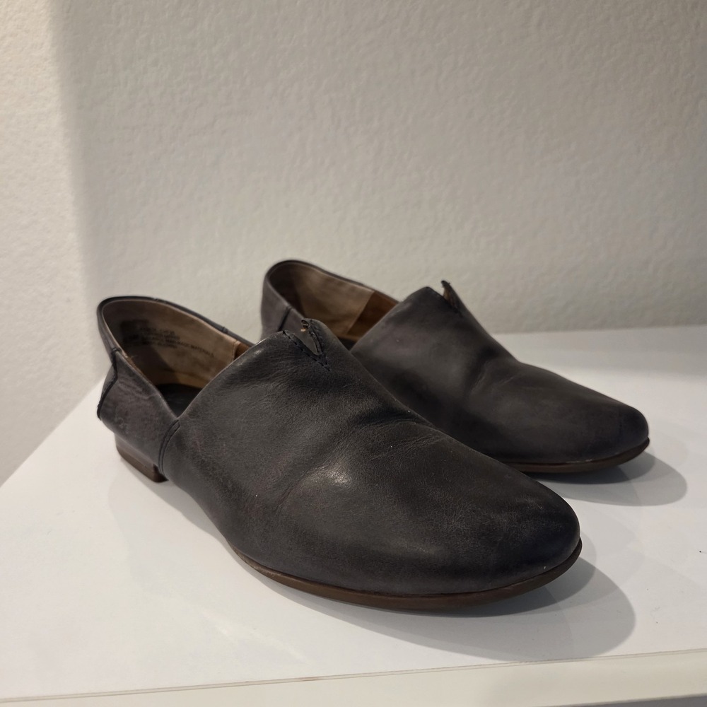 Børn Gray Leather Flats Women's Size 6.5 M Comfort Slip-On Round Toe BOC